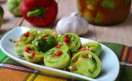 Comment préparer des tomates vertes pour l'hiver: couvrir les tomates vertes selon les meilleures recettes