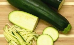 Comment faire des courgettes salées instantanées: les meilleures façons