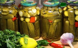 Comment préparer des concombres croustillants avec de l'aspirine pour l'hiver