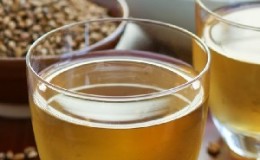 Les avantages et les inconvénients des boissons d'orge - café, décoctions