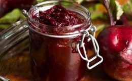 Les meilleures recettes de confiture de betteraves: les desserts les plus délicieux avec des fruits, des noix et du vin