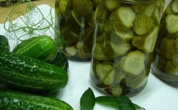 Comment mariner de gros concombres: les recettes les plus délicieuses pour les préparations de femmes au foyer expérimentées