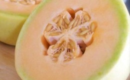 Pourquoi le melon est-il rose à l'intérieur et pouvez-vous le manger