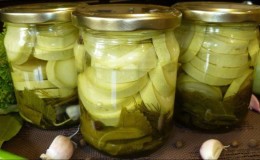 Bouillons de cuisson de délicieuses collations - comment faire mariner des courgettes pour l'hiver: les meilleures recettes et conseils