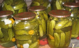 Comment préparer correctement les concombres marinés avec des carottes pour l'hiver