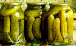 Les recettes les plus délicieuses pour conserver les concombres pour l'hiver