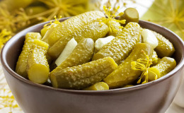 Comment faire des cornichons au vinaigre de cidre de pomme croustillants et délicieux