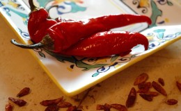 Comment saler les piments forts pour l'hiver sans stérilisation: les meilleures recettes et recommandations pour fermer les bocaux