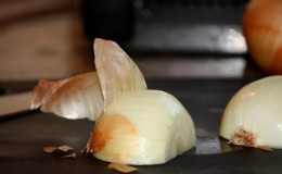 Que faire des oignons pelés: comment les conserver plus longtemps