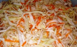 Choucroute très savoureuse et simple selon la recette de grand-mère, qui était utilisée dans l'ancien temps