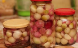 Les meilleures recettes d'oignons marinés pour l'hiver à la maison