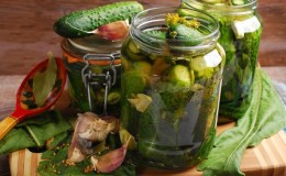7 recettes les plus délicieuses pour les cornichons en conserve
