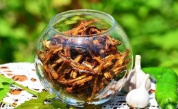 Comment sécher correctement l'aubergine pour l'hiver à la maison: 3 meilleures façons