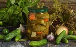 Comment préparer des concombres à la cannelle pour l'hiver: recettes insolites mais très savoureuses