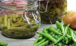 Une sélection des meilleures recettes de haricots verts en conserve: nous cuisinons savoureux et originaux à partir d'ingrédients simples