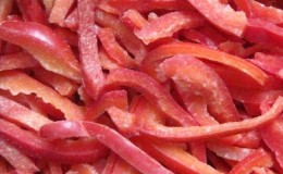 Comment congeler les poivrons pour l'hiver: faire des préparations saines pour de délicieux plats