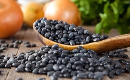 Comment utiliser les haricots noirs en cuisine, en cosmétologie et en médecine traditionnelle: avantages et inconvénients pour le corps