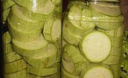 Les recettes les plus délicieuses et simples sur la façon de saler les courgettes pour l'hiver dans des bocaux