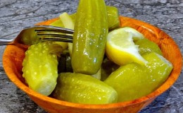 Les meilleures recettes de concombres marinés croustillants au citron pour l'hiver