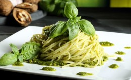 Différence entre le basilic vert et violet: avantages et inconvénients, propriétés, utilisations