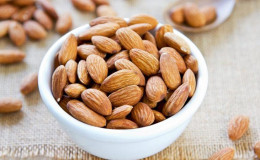 Où et comment conserver les amandes à la maison, pelées et en coque