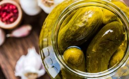 Les avantages et les inconvénients du cornichon de concombre pour le corps