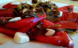 Comment préparer délicieusement le poivre Tsitsak pour l'hiver: les meilleures recettes et recommandations de ménagères expérimentées