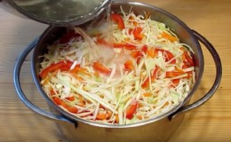 Chou salé dans des bocaux à froid pour l'hiver: recettes et recommandations pour le stockage