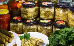 De délicieuses recettes pour les préparations d'hiver à partir de concombres envahis - vous vous lècherez les doigts!