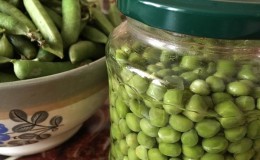 Comment faire cuire des pois verts à la maison pour l'hiver: les meilleures recettes et des conseils utiles