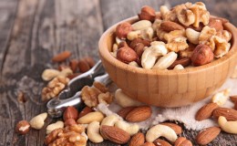 Composition, teneur en calories, valeur énergétique, indice glycémique des noix, avantages et inconvénients