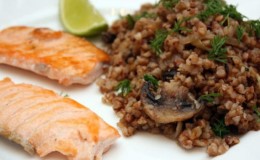 Nous composons le menu avec sagesse: qu'est-ce que le sarrasin combiné à une bonne nutrition