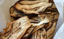 Comment faire cuire des aubergines séchées à la maison est savoureux et simple