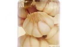 Comment cuisiner de l'ail mariné pour l'hiver avec des clous de girofle: top-15 des recettes les plus faciles et les plus délicieuses