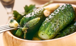 Une sélection de délicieuses recettes pour les blancs de concombres trop mûrs pour l'hiver