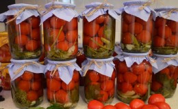 Comment faire cuire des tomates douces délicieuses et originales dans des pots d'un litre pour l'hiver