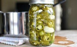 Piments jalapeno marinés - recettes à la maison: 3 options pour préparer une délicieuse collation chaude