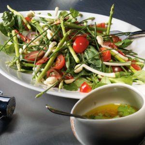 Un guide pratique sur la façon de faire germer des pois de résidents d'été expérimentés