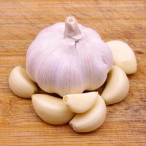 Comment reconnaître l'ail de printemps et d'hiver: différences dans les variétés d'aspect, de goût et d'autres caractéristiques