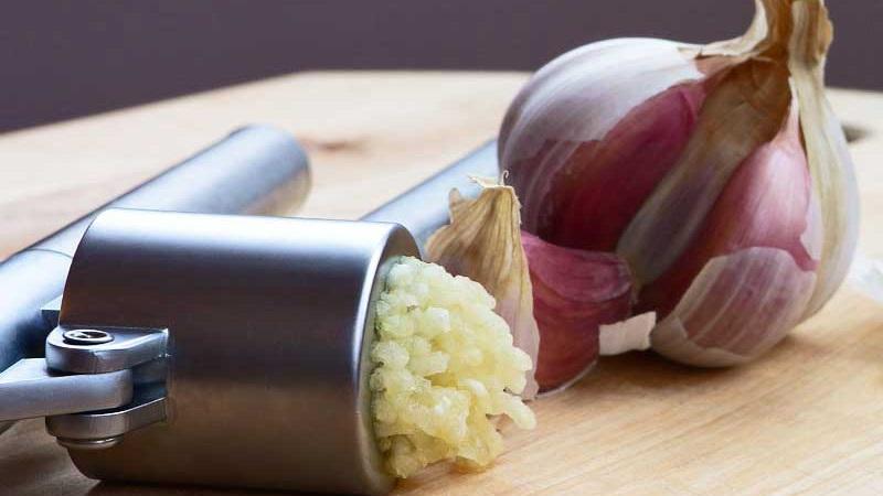 Le remède miraculeux que tout le monde peut faire - le jus d'ail