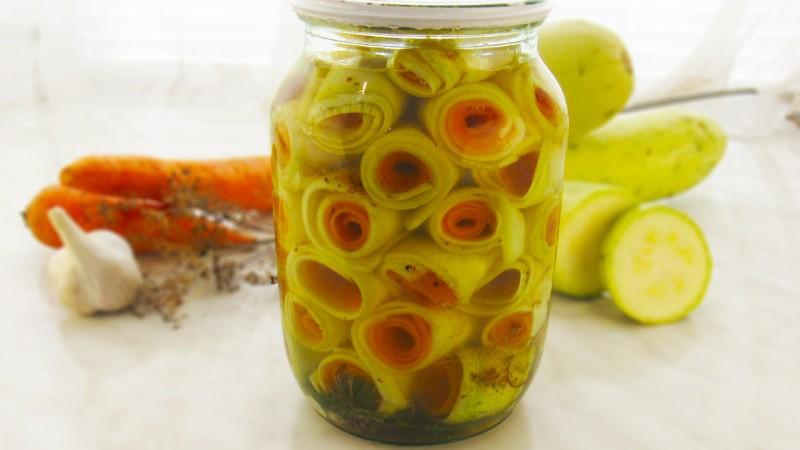 Bouillons de cuisson de délicieuses collations - comment faire mariner des courgettes pour l'hiver: les meilleures recettes et conseils
