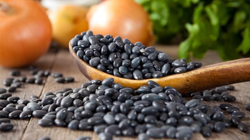 Comment utiliser les haricots noirs en cuisine, en cosmétologie et en médecine traditionnelle: avantages et inconvénients pour le corps