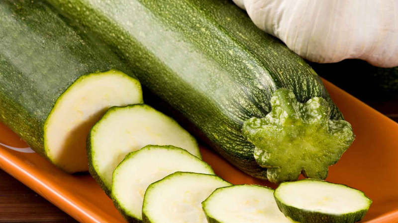 Nous sauvegardons la récolte jusqu'au printemps: comment conserver correctement les courgettes pour l'hiver et quelles conditions doivent être créées pour les légumes