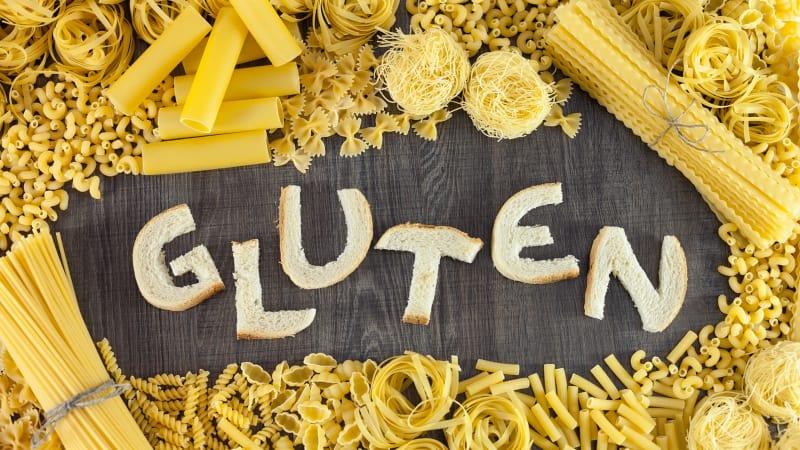 Le maïs contient-il du gluten, est-il contenu dans le gruau et la farine de maïs et pourquoi est-il si dangereux?