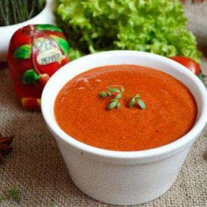 Une tomate qui a l'air et le goût parfait.Amour précoce: cultivez correctement et établissez des records de rendement