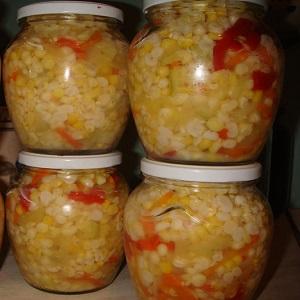 Comment conserver le maïs pour l'hiver à la maison: les recettes les plus délicieuses pour la récolte