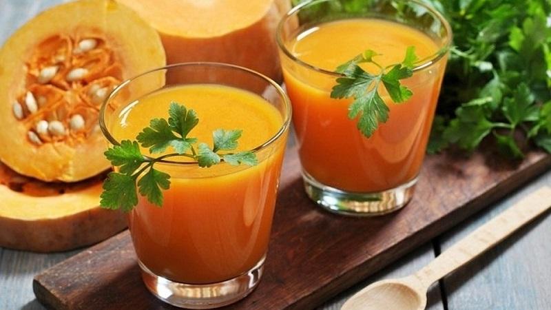 Comment faire du jus de citrouille fraîchement pressé: les meilleures recettes avec l'ajout de légumes et de fruits, application pour le traitement