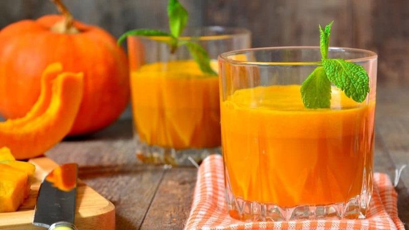 Comment faire du jus de citrouille fraîchement pressé: les meilleures recettes avec l'ajout de légumes et de fruits, application pour le traitement