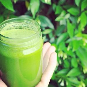Comment boire du jus de courgette: avantages et inconvénients pour le corps, règles d'utilisation en médecine traditionnelle et en cosmétologie