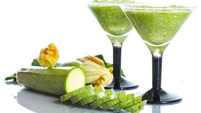 Comment boire du jus de courgette: avantages et inconvénients pour le corps, règles d'utilisation en médecine traditionnelle et en cosmétologie